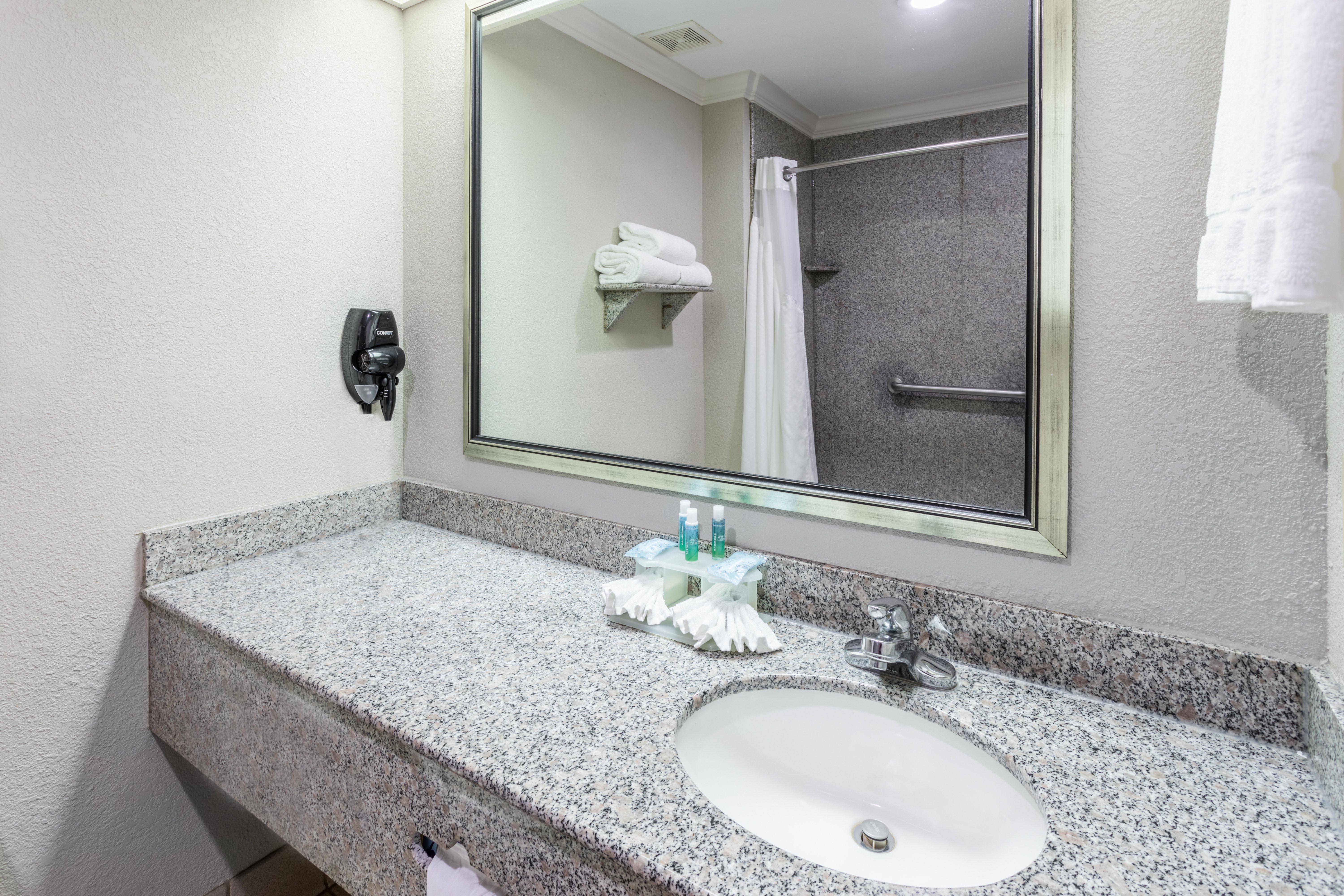 Holiday Inn Express Hotel And Suites Lake Charles By Ihg Esterno foto