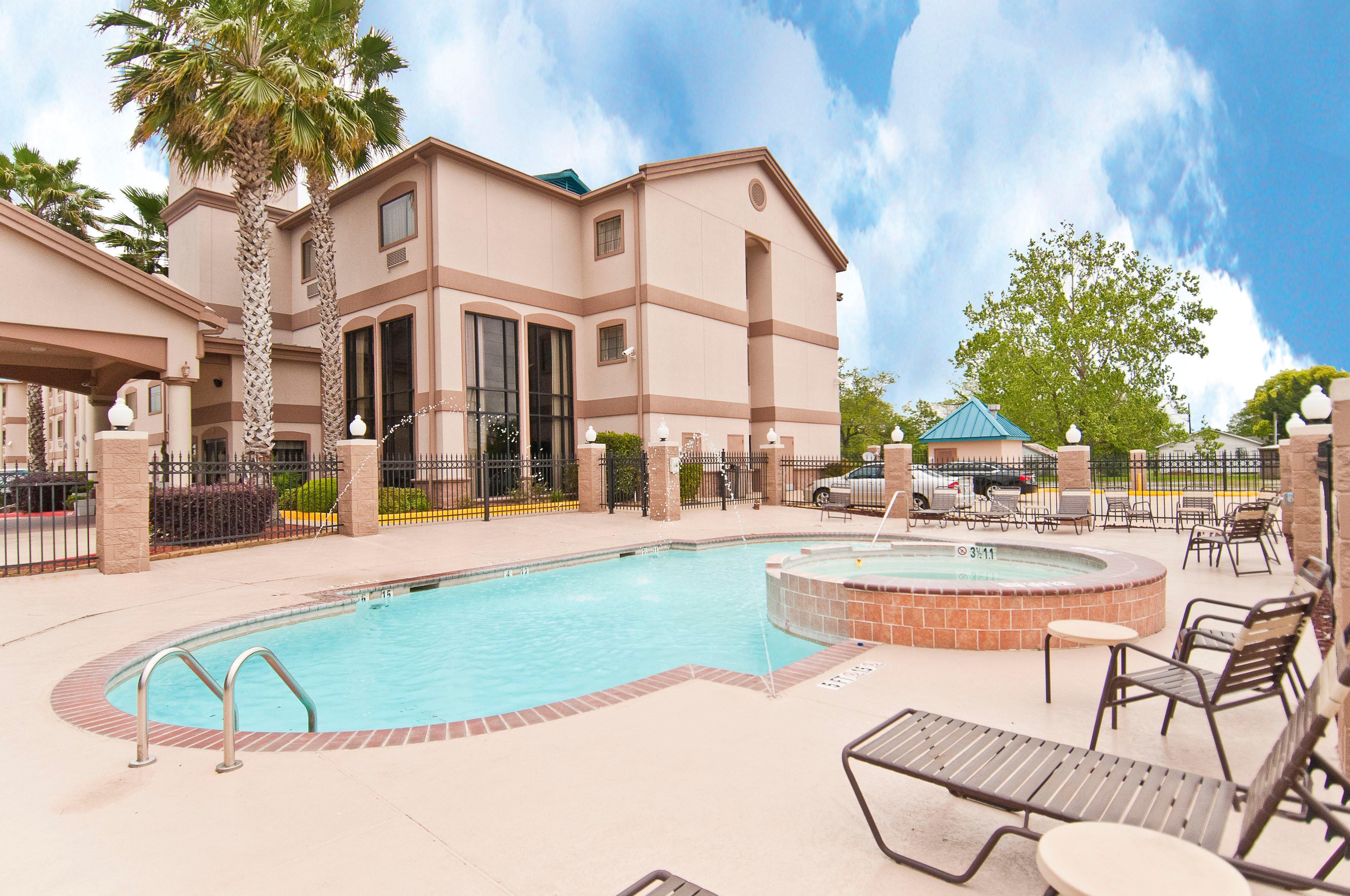 Holiday Inn Express Hotel And Suites Lake Charles By Ihg Esterno foto